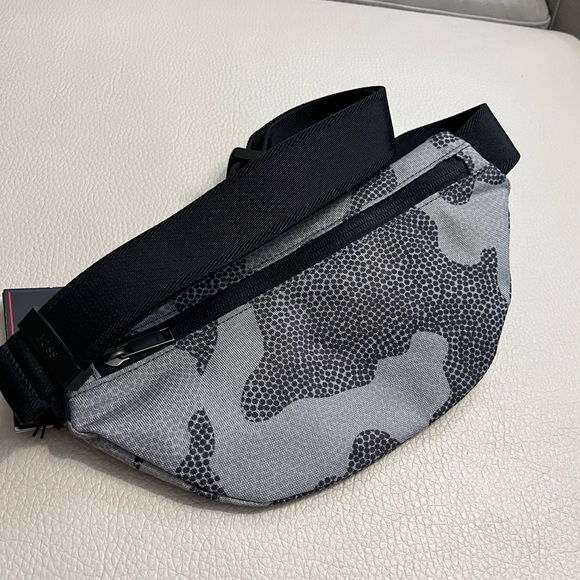 NWT - Hugo Boss x NBA Camo Embossed Double Logo Belt Bag - Picture 3 of 7